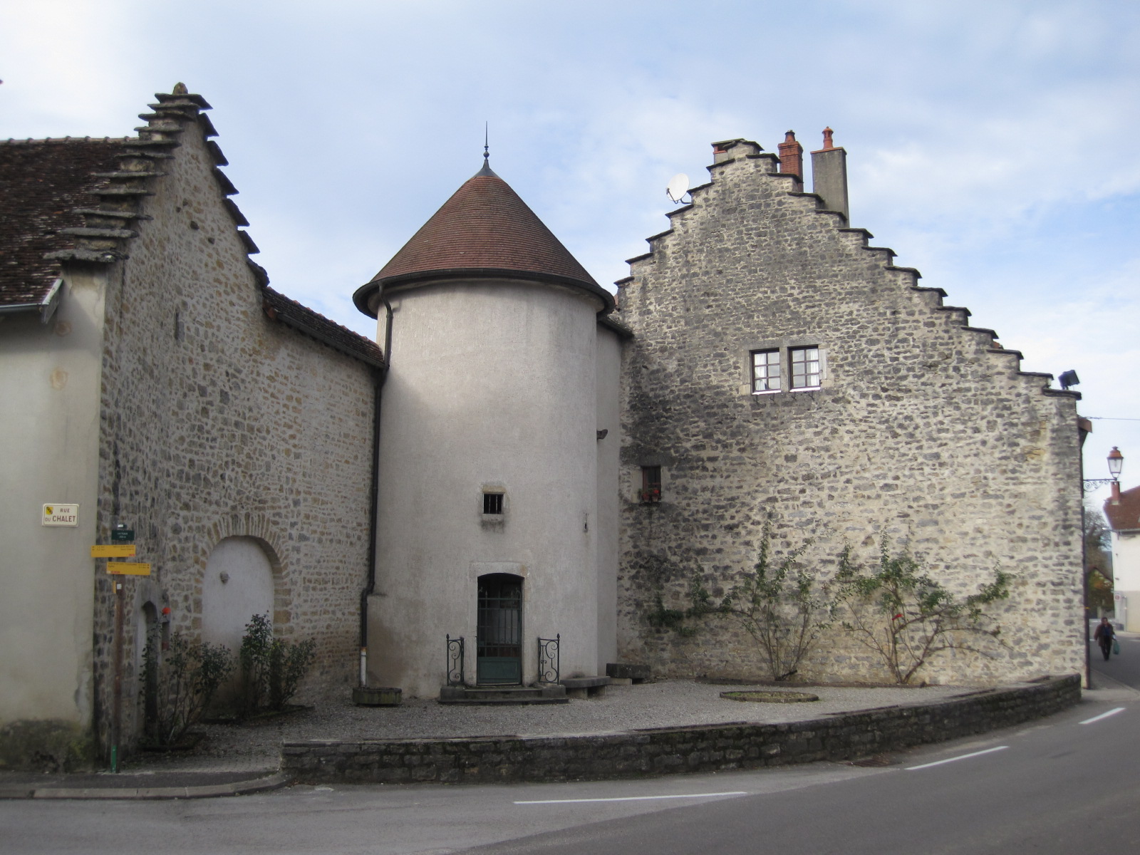 Maison jurassienne à pignon à redents